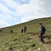 Gümüşhane’de sis, yağmur ve kar engel olamadı: 42 sporcu zirvede
