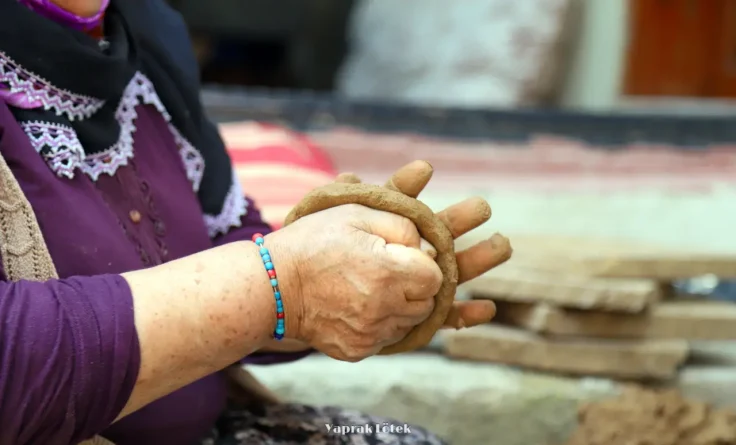 Gümüşhane’nin Asırlık Kültür Mirası Dölek Çömlekçiliği Modern Seramik Sanatıyla Yaşatıldı