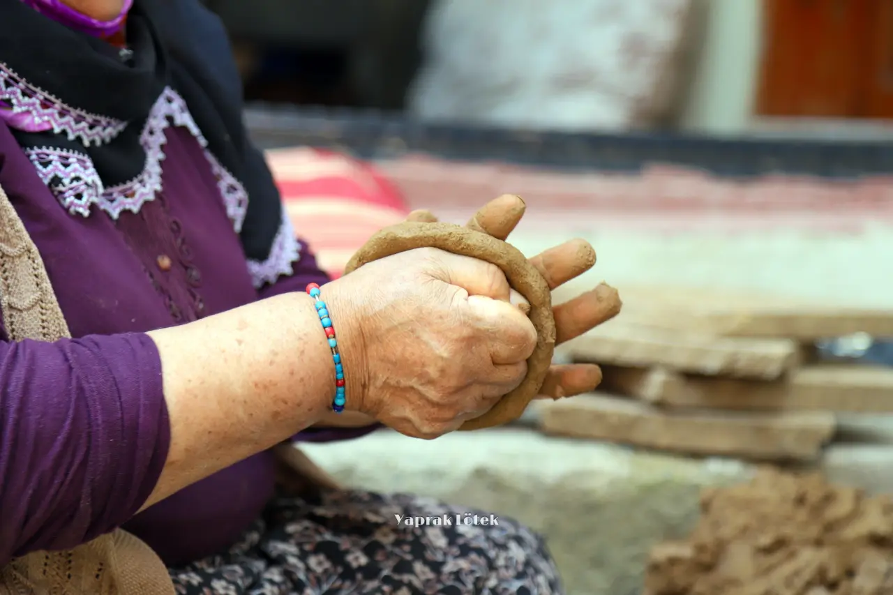 Gümüşhane’nin Asırlık Kültür Mirası Dölek Çömlekçiliği Modern Seramik Sanatıyla Yaşatıldı