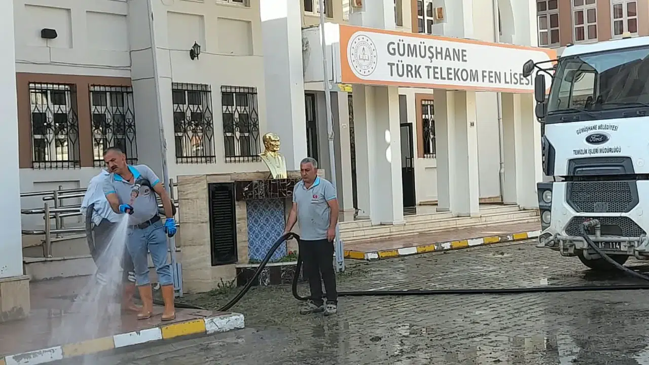 Gümüşhane Belediyesi Okul Temizliği Çalışmalarını Tamamladı