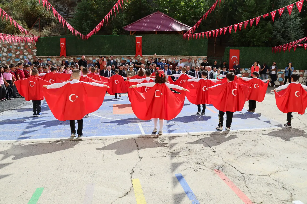 Gümüşhane’de İlköğretim Haftası Fevzipaşa İlkokulunda Coşkuyla Kutlandı
