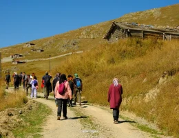Önce Derebaşı manzarasını izlediler, ardından Kırklar’a tırmandılar